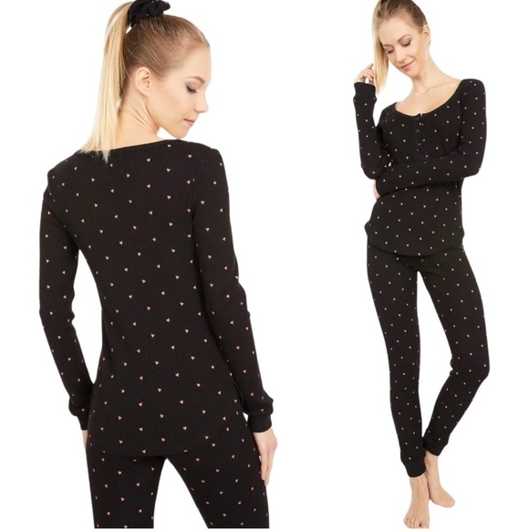 NWT PLUSH REVOLVE Black Red Thermal Heart Pajama + Scrunchie Set Sz M - Picture 1 of 5